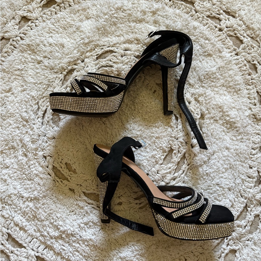 TOP Moda Black and Silver Heels with Sleek Design